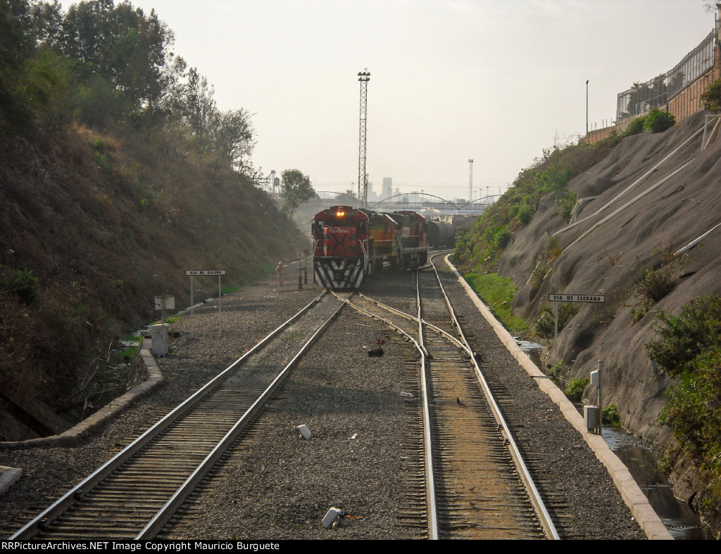 FXE Super 7 Locomotive in the yard